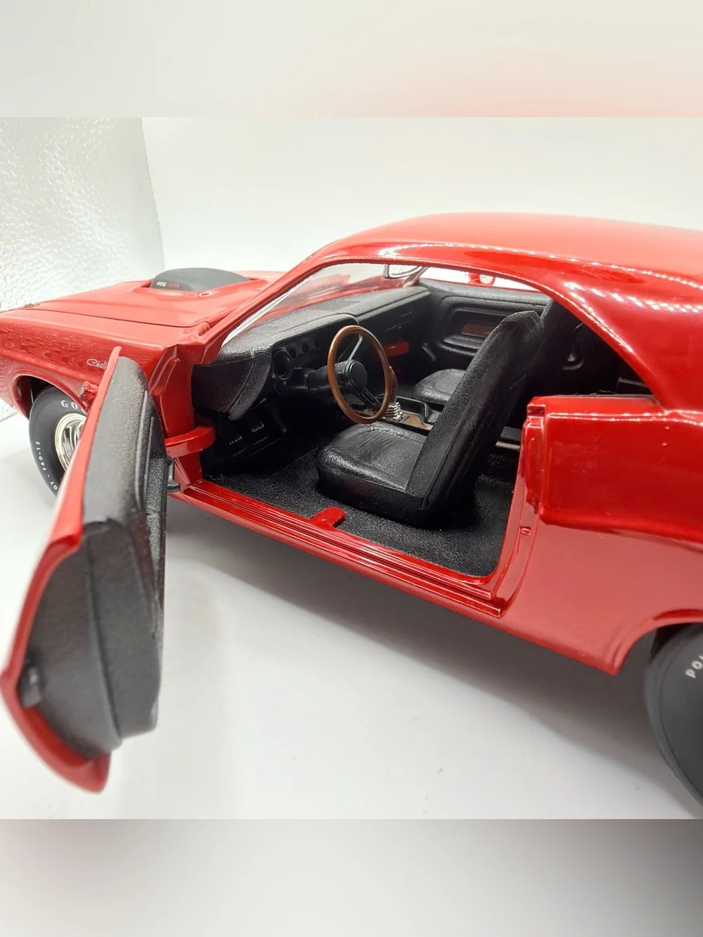 10A ERTL American Muscle - 1970 DODGE CHALLENGER R/T HEMI Red 1/18 Loose No Box
